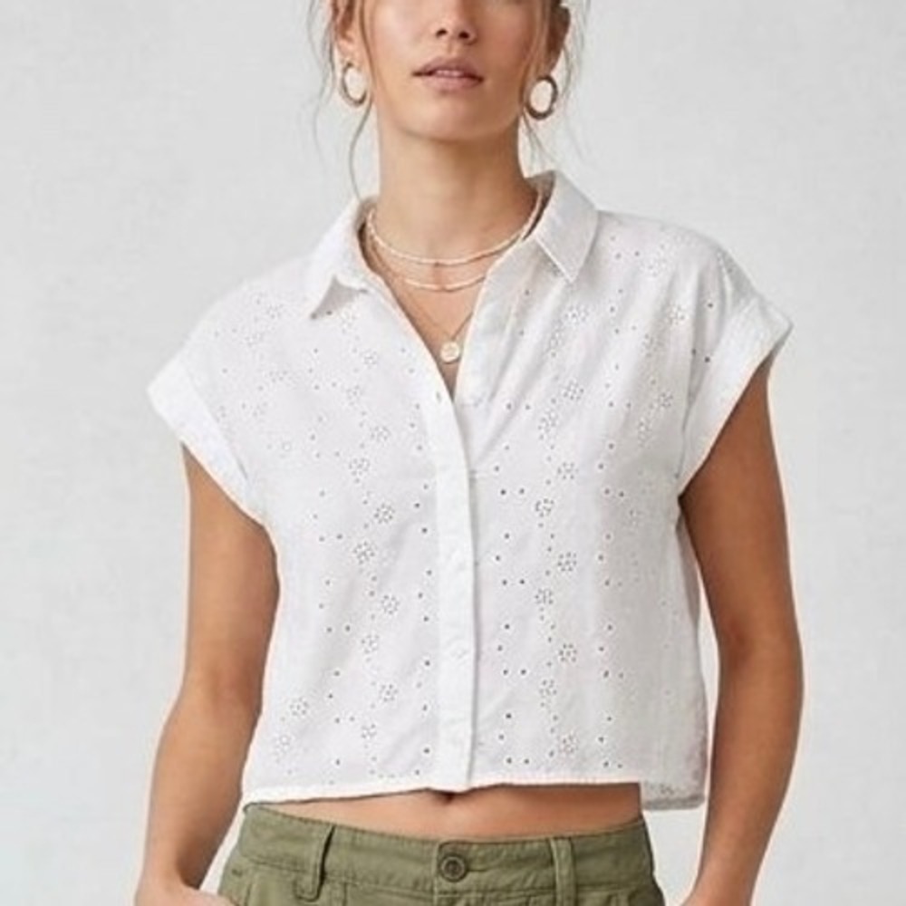 Thread & Supply White Eyelet Floral Button Down Crop Top Cap Sleeve Medium Boho